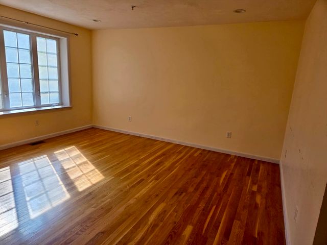 100 Nutting Rd E2, Westford, MA 01886