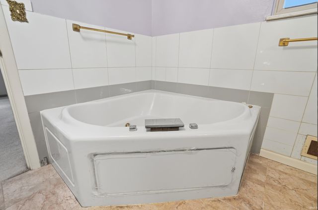 2441 Randall Road, Fort Wayne, IN 46804