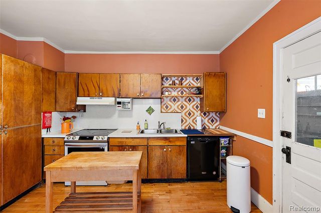 2700 Holmes Street, Hamtramck, MI 48212