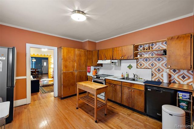 2700 Holmes Street, Hamtramck, MI 48212