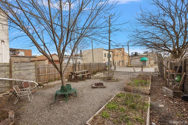 2700 Holmes Street, Hamtramck, MI 48212