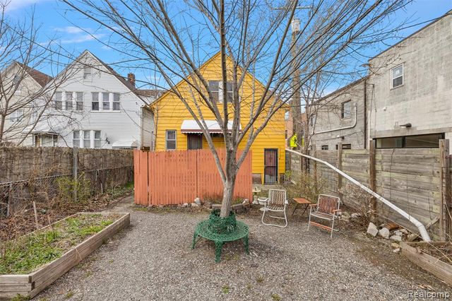 2700 Holmes Street, Hamtramck, MI 48212