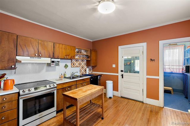 2700 Holmes Street, Hamtramck, MI 48212