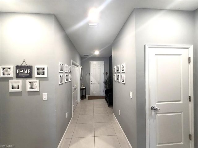 1845 Amador CT, Naples, FL 34120