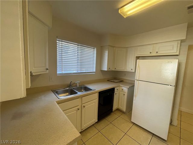 3151 SOARING GULLS Drive 1198, Las Vegas, NV 89128