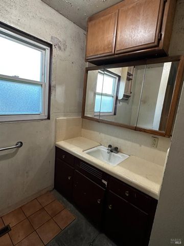 2314 Olympia Dr, Santa Rosa, CA 95405