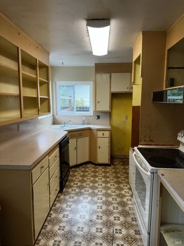 2314 Olympia Dr, Santa Rosa, CA 95405