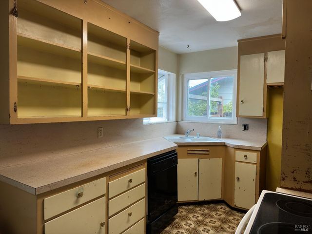 2314 Olympia Dr, Santa Rosa, CA 95405