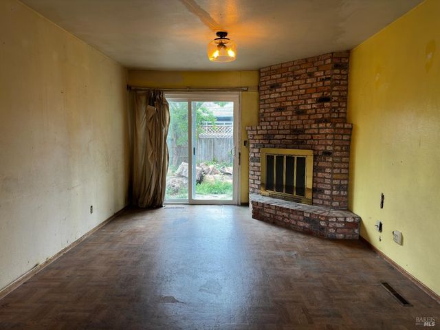 2314 Olympia Dr, Santa Rosa, CA 95405