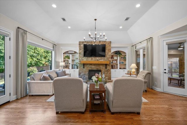 1689 DE HAIG LN, Collierville, TN 38017