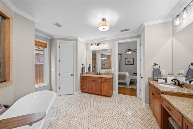 1689 DE HAIG LN, Collierville, TN 38017