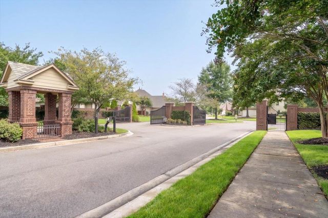 1689 DE HAIG LN, Collierville, TN 38017