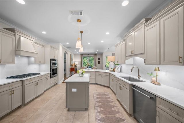 1689 DE HAIG LN, Collierville, TN 38017