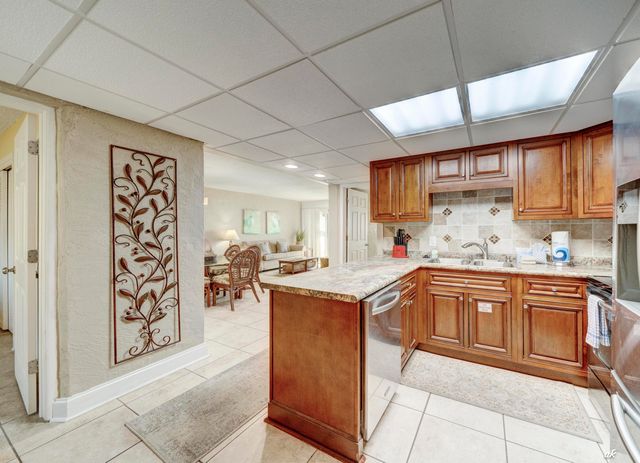 8727 Thomas Drive C17, Panama City Beach, FL 32408