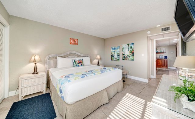 8727 Thomas Drive C17, Panama City Beach, FL 32408