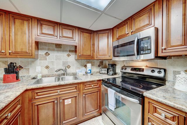 8727 Thomas Drive C17, Panama City Beach, FL 32408