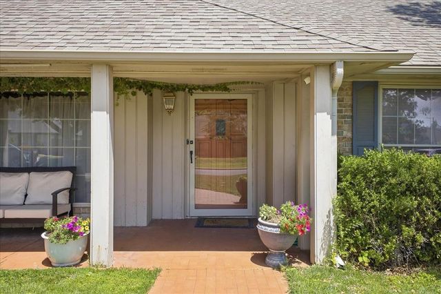 2901 Chapel Hill Road, Oklahoma City, OK 73120