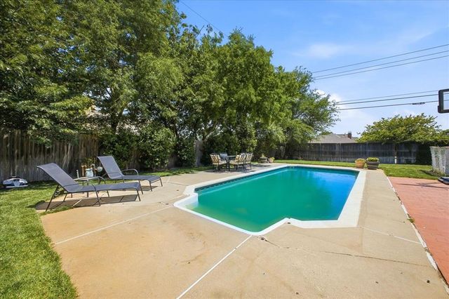 2901 Chapel Hill Road, Oklahoma City, OK 73120