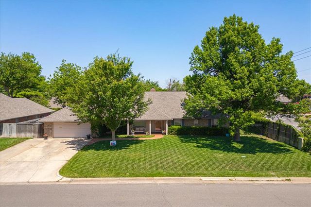 2901 Chapel Hill Road, Oklahoma City, OK 73120
