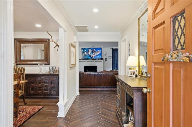 2901 Chapel Hill Road, Oklahoma City, OK 73120