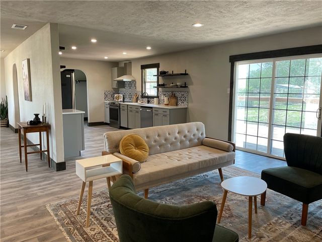 710 N Eugenia St, Orange Grove, TX 78372