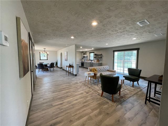 710 N Eugenia St, Orange Grove, TX 78372