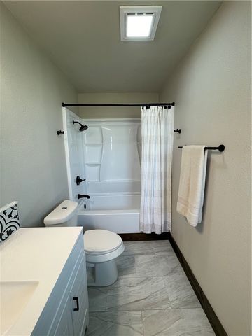 710 N Eugenia St, Orange Grove, TX 78372