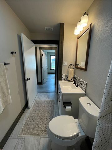 710 N Eugenia St, Orange Grove, TX 78372