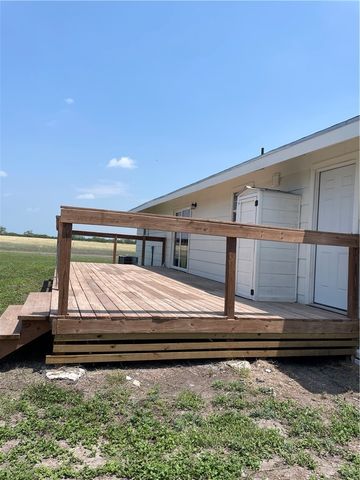710 N Eugenia St, Orange Grove, TX 78372