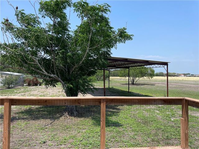 710 N Eugenia St, Orange Grove, TX 78372