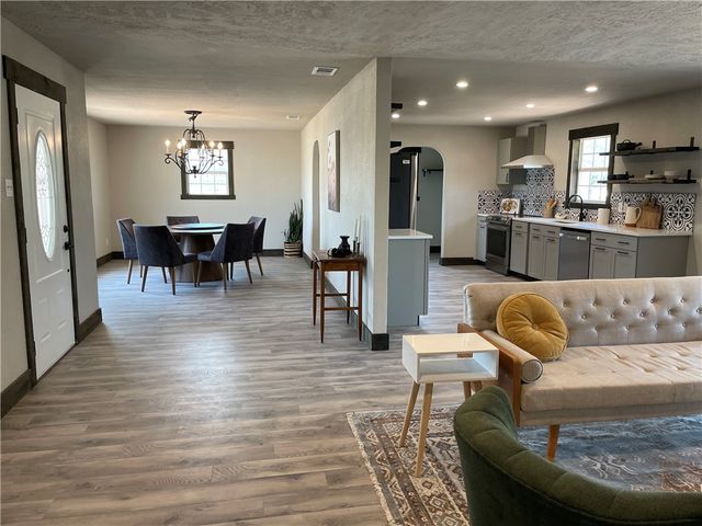710 N Eugenia St, Orange Grove, TX 78372