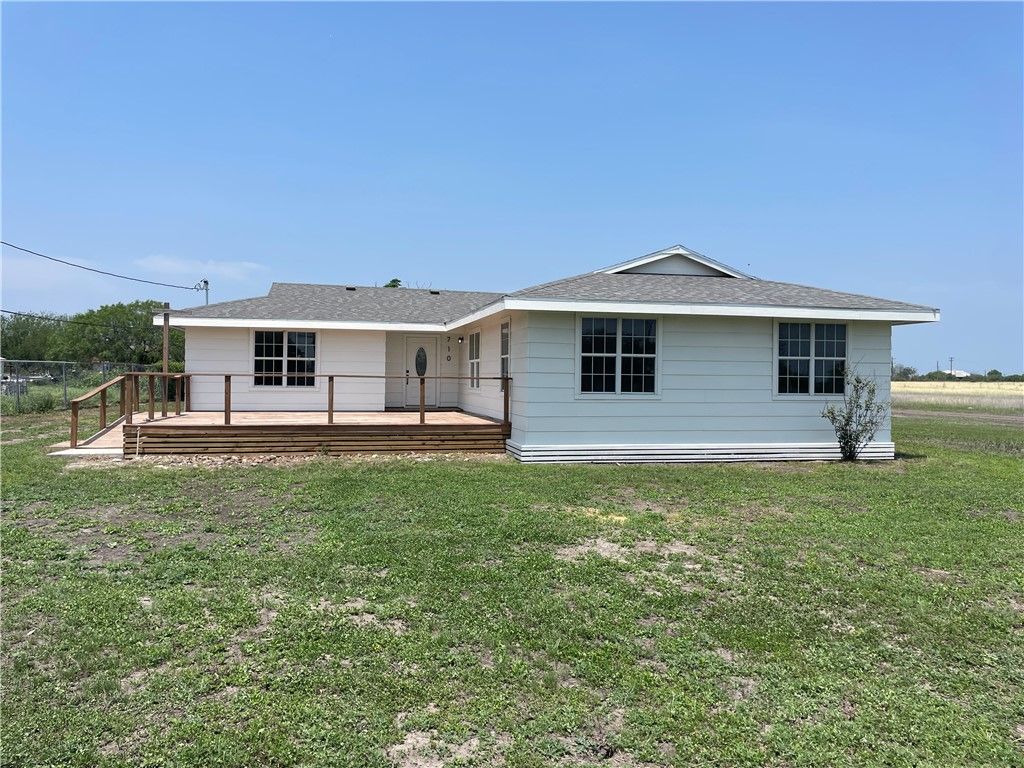 710 N Eugenia St, Orange Grove, TX 78372