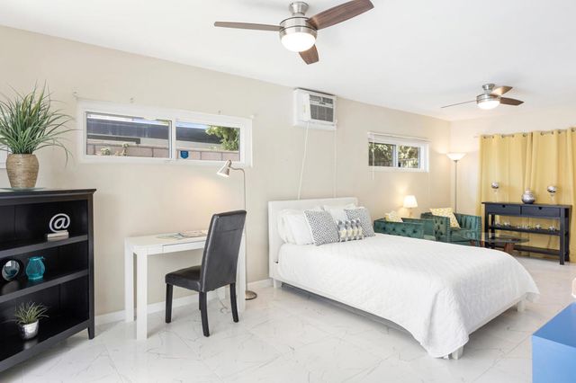 4385 E Paseo Caroleta, Palm Springs, CA 92264