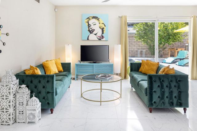 4385 E Paseo Caroleta, Palm Springs, CA 92264