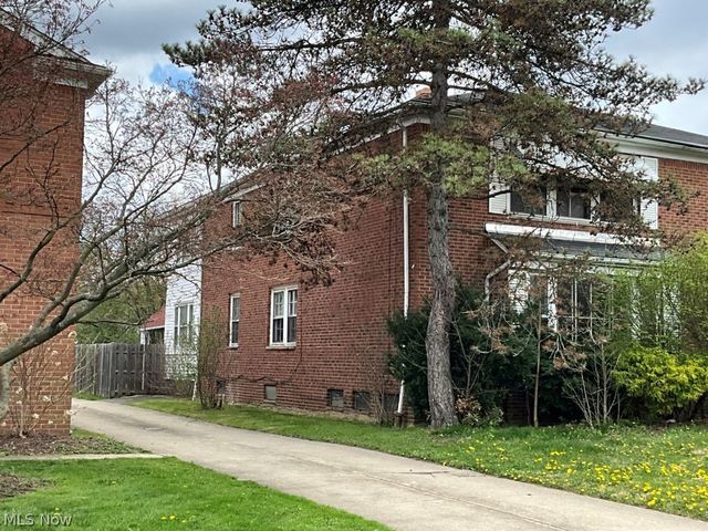 3000 Warrensville Center Road, Shaker Heights, OH 44122
