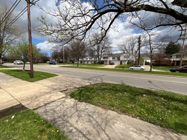 3000 Warrensville Center Road, Shaker Heights, OH 44122