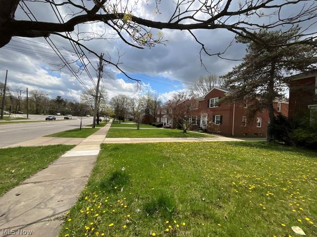 3000 Warrensville Center Road, Shaker Heights, OH 44122