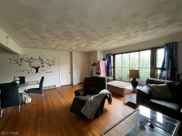 3000 Warrensville Center Road, Shaker Heights, OH 44122