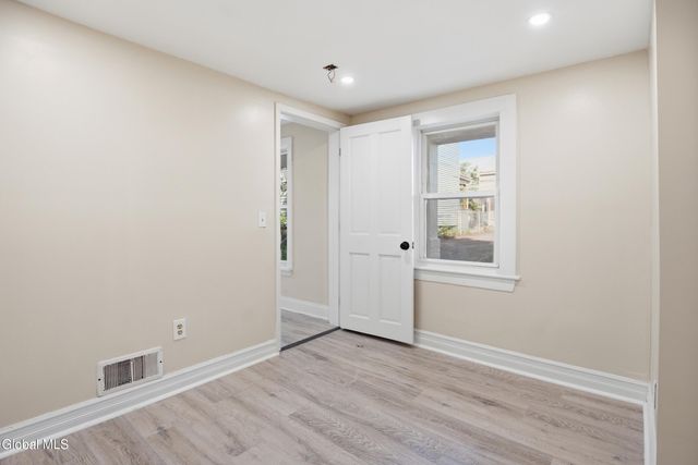 118 Robinson Street, Schenectady, NY 12304