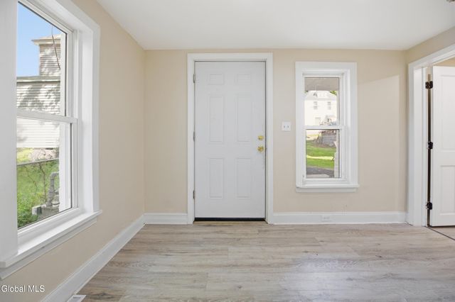 118 Robinson Street, Schenectady, NY 12304
