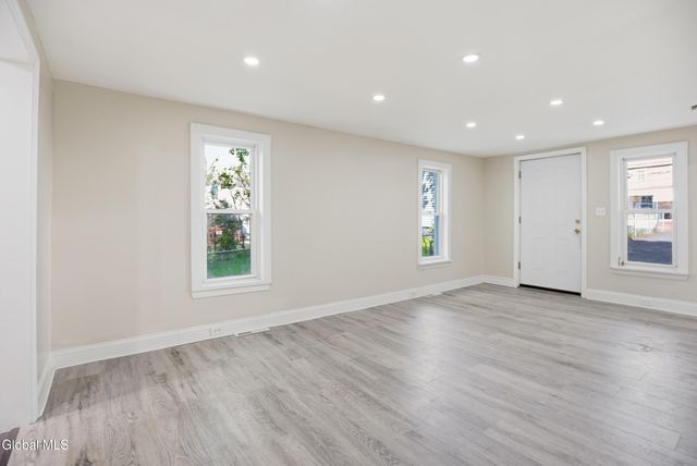 118 Robinson Street, Schenectady, NY 12304