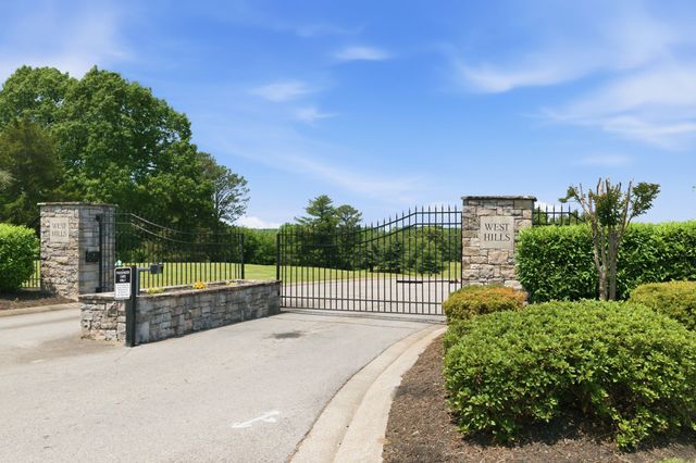 528 Country Club Drive, Dickson, TN 37055