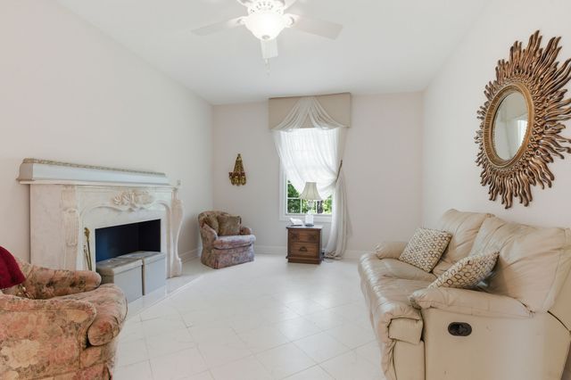 528 Country Club Drive, Dickson, TN 37055
