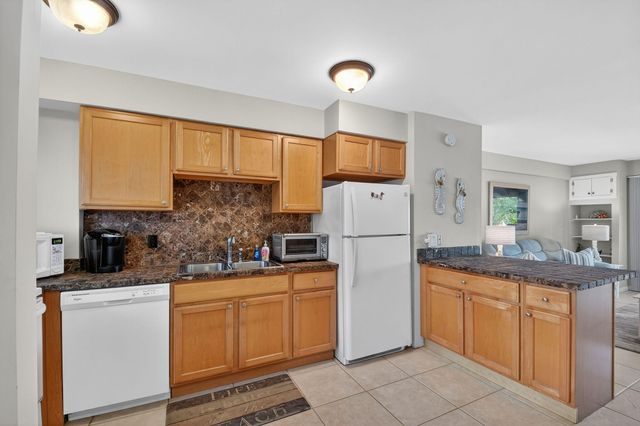 33 Ocean Avenue 202, Palm Beach Shores, FL 33404