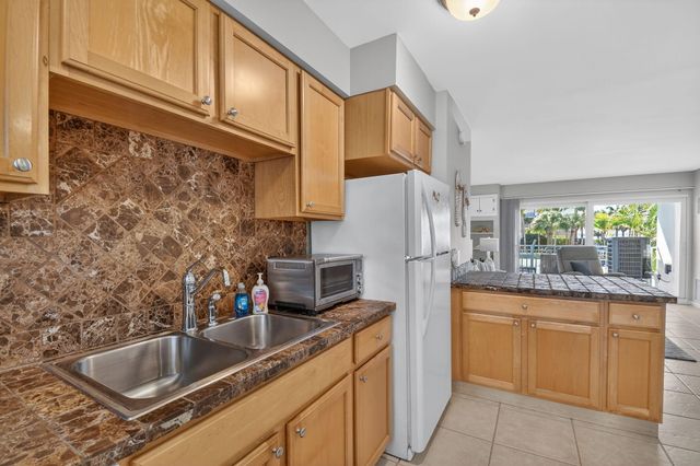 33 Ocean Avenue 202, Palm Beach Shores, FL 33404