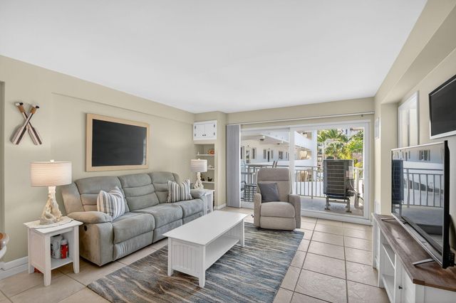 33 Ocean Avenue 202, Palm Beach Shores, FL 33404