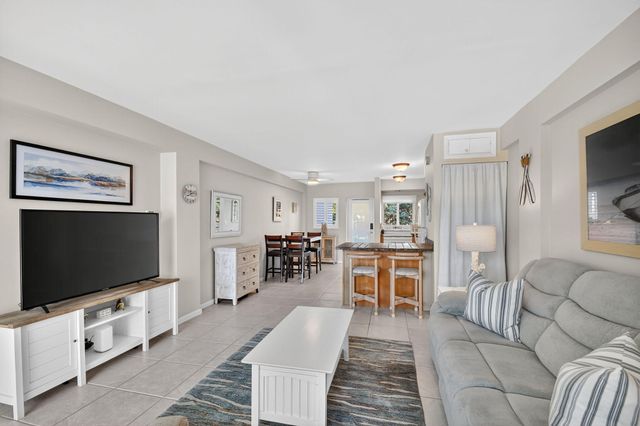 33 Ocean Avenue 202, Palm Beach Shores, FL 33404