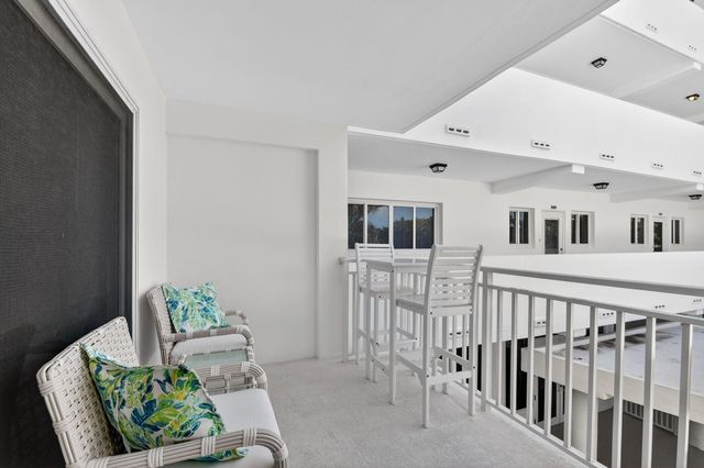 33 Ocean Avenue 202, Palm Beach Shores, FL 33404