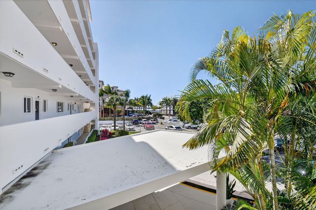 33 Ocean Avenue 202, Palm Beach Shores, FL 33404