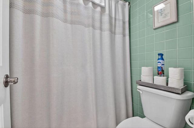 33 Ocean Avenue 202, Palm Beach Shores, FL 33404